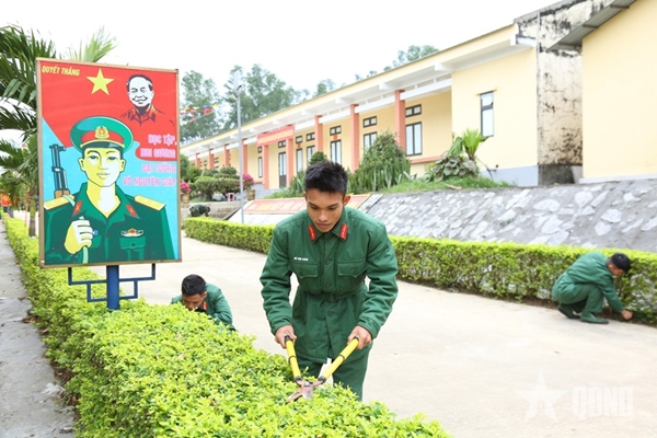 Tiểu đội trưởng Hồ Văn Sách gương mẫu, trách nhiệm